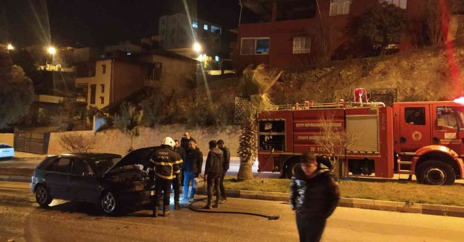 Hatay’da otomobil yangını