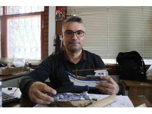 Denizden çıkan odunları sanata dönüştürüyor