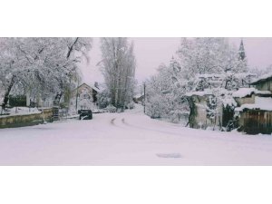 Kaş’ta yüksek kesimlerdeki yollarda karla mücadele çalışması başladı