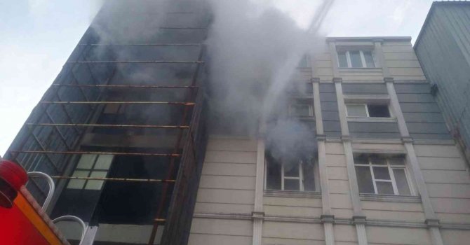 Hatay’da mobilya fabrikasında çıkan yangın söndürüldü