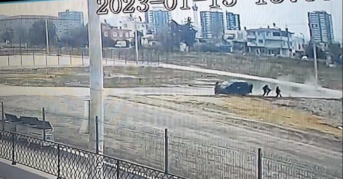 Araç, öğrencilerin arasına daldı: 3 yaralı