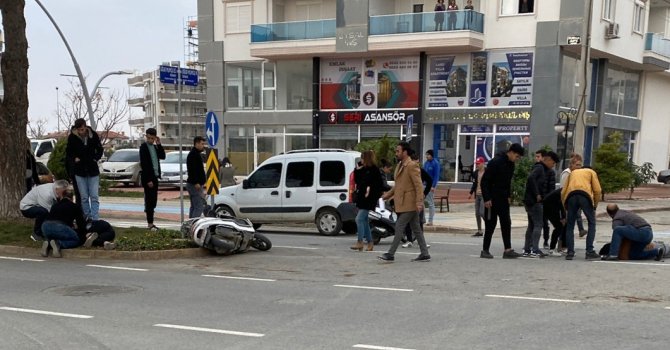 Gazipaşa’da 2 motosiklet çarpıştı: 1’i ağır 4 yaralı