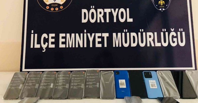 Durdurulan şahsın üzerinden 16 adet kaçak cep telefonu çıktı