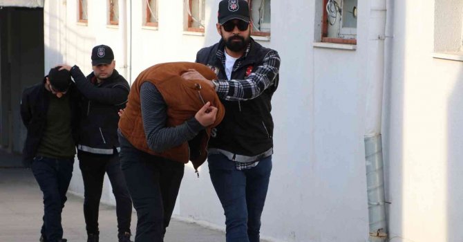 Adana’da iki torbacı tutuklandı