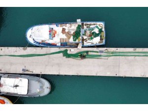 Akdeniz’de ekmek teknelerine fırtına molası