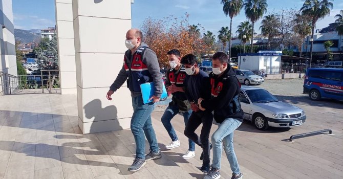 Antalya’da polis otosuna kurşun yağdıran 4 saldırgan tutuklandı