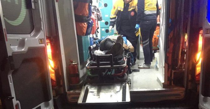 Osmaniye’de takla atan otomobil iş yerine girdi