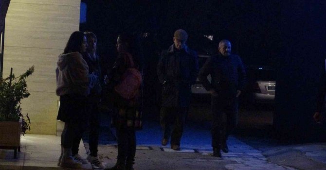 Çatıya çıkınca babasının cesedi ile karşılaştı