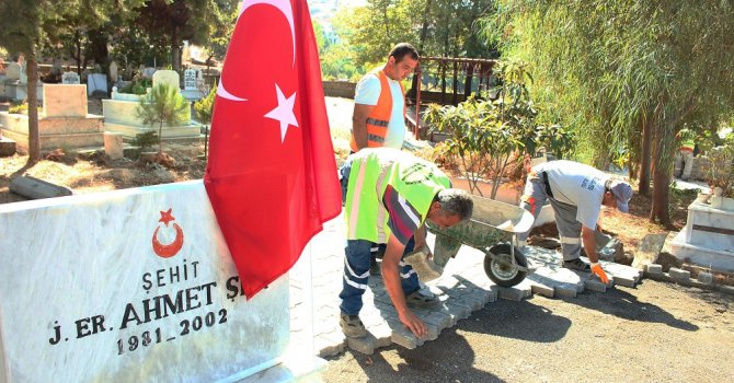 Büyükşehir şehit mezarlarına sahip çıkıyor