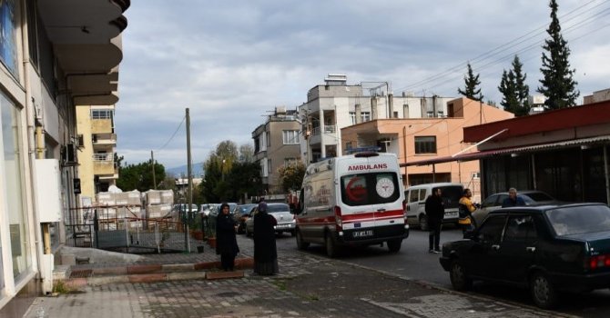Hatay’da 4 çocuk annesi, apartman boşluğuna düşerek öldü