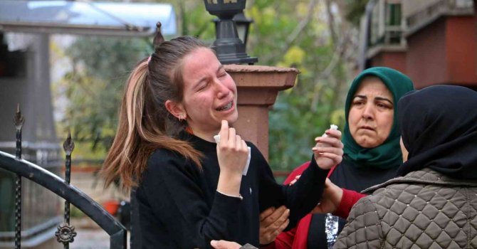 Dedesinin öldüğü haberini alan genç kız gözyaşlarına boğuldu
