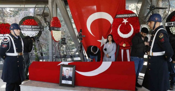Otobüs kazasında şehit olan Eren Öztürk, Adana’da son yolculuğuna uğurlandı
