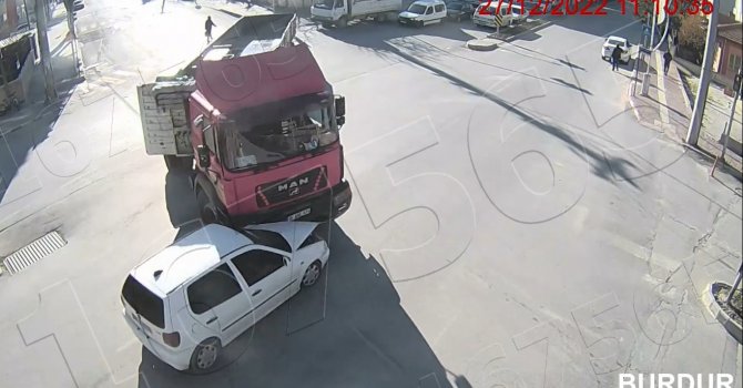 Burdur’daki trafik kazaları kameralara yansıdı
