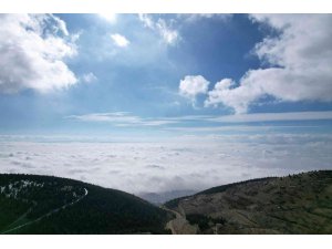 Kahramanmaraş’ta şehri kaplayan sis bulutları ortaya görsel şölen çıkardı