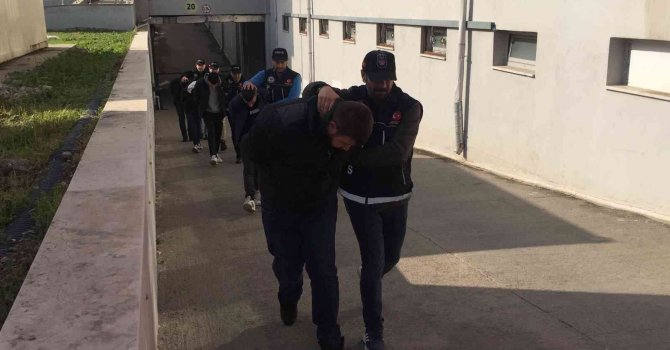 Yakalanan 6 torbacıdan 4’ü tutuklandı