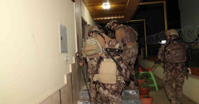 Mersin Tarsus’ta dolandırıcılık operasyonu: 24 gözaltı