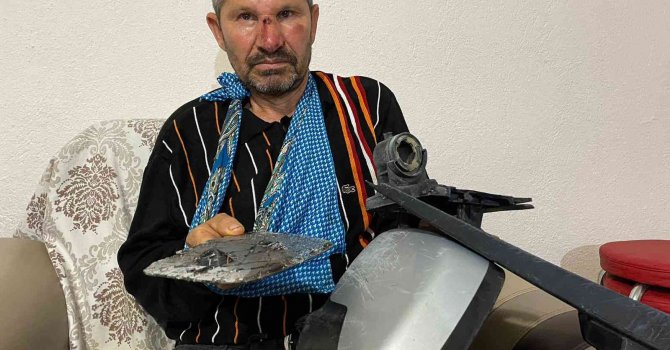 Kendisine çarpıp kaçan otomobilin parçalarını toplayıp şikayetçi oldu