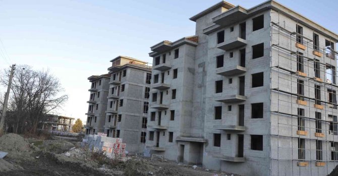 Burdur’da inşaattan düşen işçi ağır yaralandı