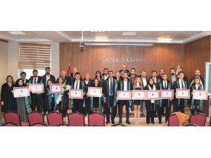 Adana’da 12 avukata törenle ruhsatnameleri verildi