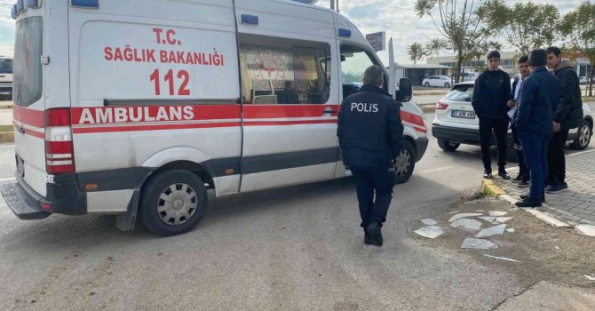 Motosiklet ile kamyonet çarpıştı, 1 öğrenci yaralandı