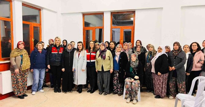 Isparta’da 158 vatandaş “En İyi Narkotik Polisi Anne ve Siber Suçlarla Mücadele Eğitimi” aldı