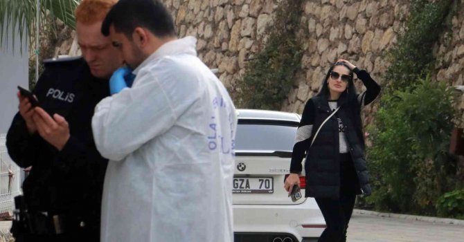 Rus kadının satışa çıkardığı milyonluk lüks otomobili kundaklandı