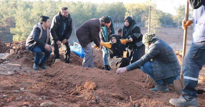 Önce eşini şimdi de 3 çocuğunu kaybeden annenin ağıtları yürek dağladı