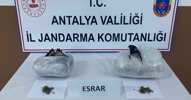 Otobüsteki yolcunun çantasından 3 kilogram 600 gram esrar çıktı
