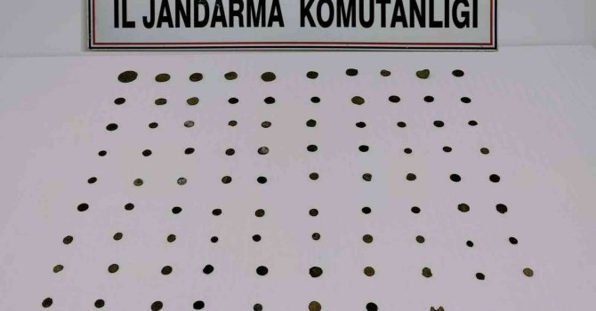 Mersin’de bir kişi çok miktarda tarihi eserle yakalandı