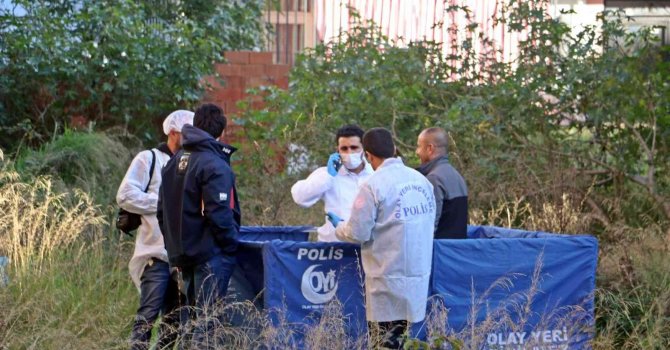 Avucunda kuş tüyüyle cesedi bulunan kadının kimliği ortaya çıktı