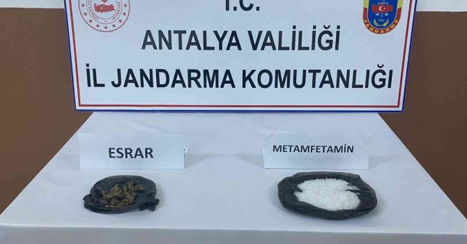 Yolcu otobüsünde koltuğun altına koyduğu uyuşturucu ile yakalandı