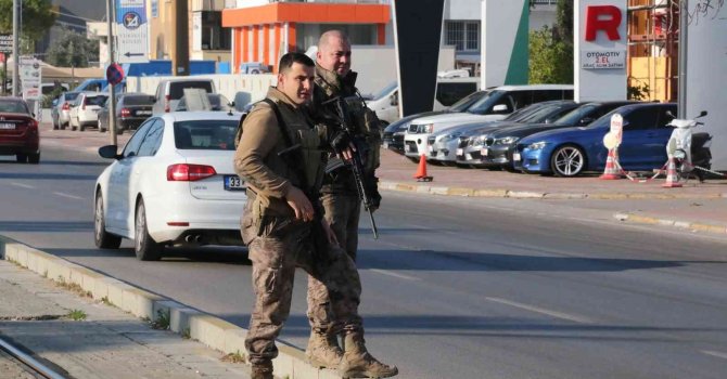 İşten çıkarılınca silahla şantiyeyi bastı, ekipleri alarma geçirdi