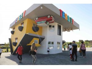 Yüreğir’de ters ev, çocukları ağırlıyor