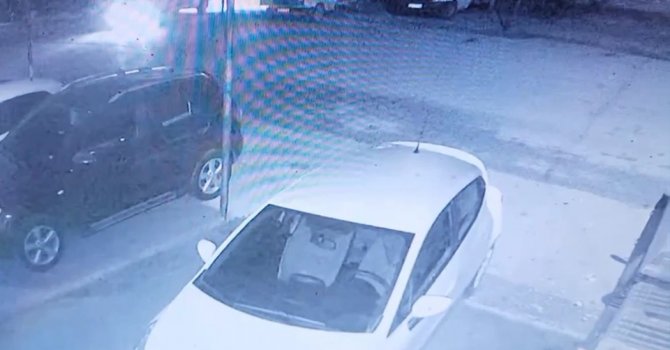 Domates yüklü kamyonetin çalınma anları kamerada