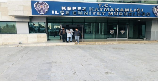 Antalya’da kesinleşmiş hapis cezası ile aranan 3 şahıs yakalandı