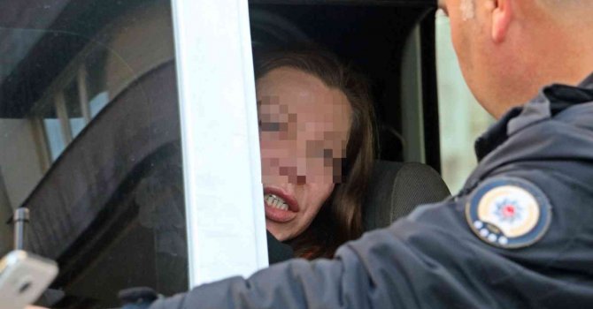 Rus kadın çıldırdı, ortalık savaş alanına, kahvedekiler ise okeye döndü