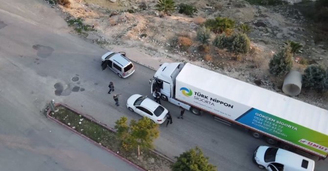 Mersin’de uyuşturucu tırına nefes kesen operasyon
