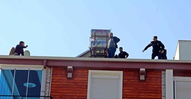 Çatıya çıkıp ecel terleri döktüren adama babasının tek kelimesi yetti