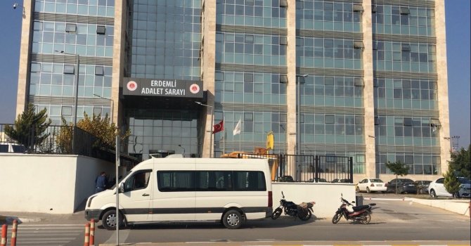 Adliye parkında silahlı kavga: 2 yaralı