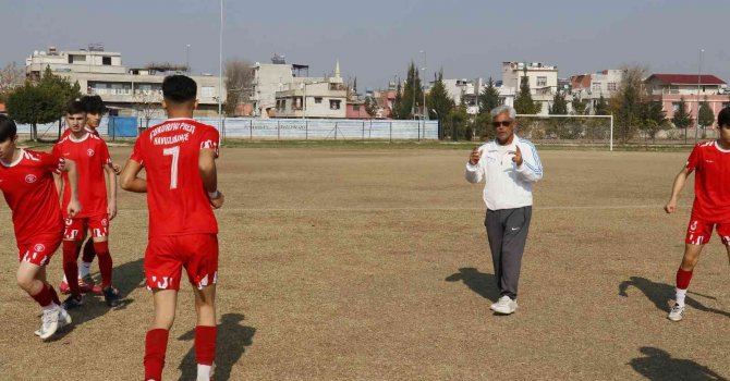 Galibiyete sevinemediler: Futbolcuların soyunma odasındaki eşyaları çalındı