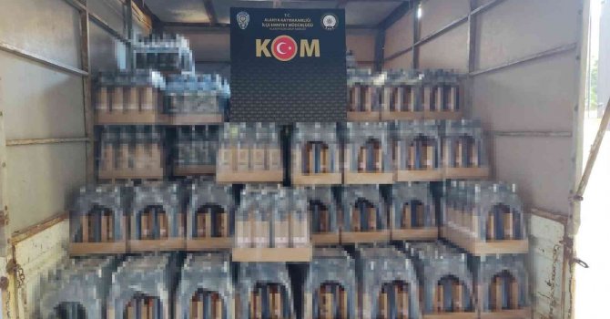 2 bin 544 şişe sahte içki ile 400 kilo gümrük kaçağı tütün ele geçirildi