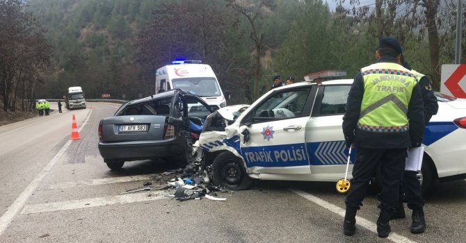 Isparta’da polis aracıyla otomobil çarpıştı: 1 ölü, 2 yaralı