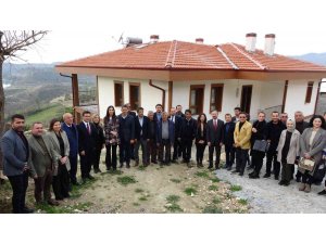 AK Parti Genel Başkan Yardımcısı Karaaslan, Manavgatlı yangınzedeler ile buluştu