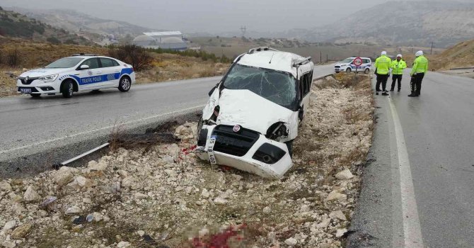 Burdur’da refüje çıkıp takla atan aracın sürücüsü hayatını kaybetti