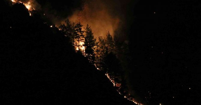Alanya’daki orman yangınına yakın yerleşim yeri boşaltıldı