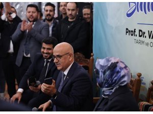 Bakan Kirişci, gençlerin talebi üzerine Cumhurbaşkanı Erdoğan’ı telefonla aradı