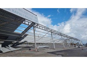 Aksu, gece saatlerinde dolu ve fırtınaya teslim oldu