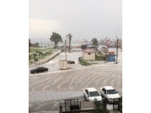 Karataş’ta dolu etkili oldu