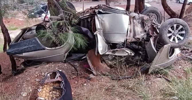 Otomobil ormanlık alana uçtu: 1 ölü, 2 yaralı