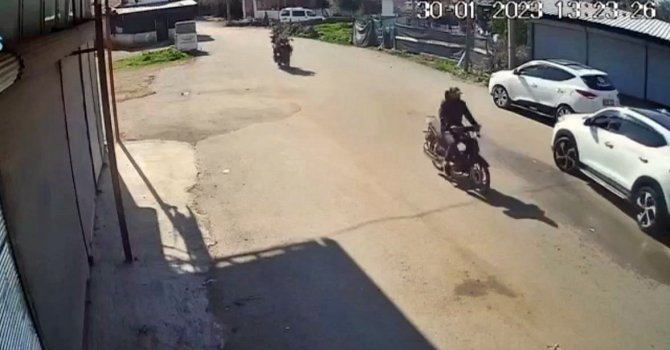 Polisle şüphelinin kovalamacasına katıldı, gelişmeleri an be an aktardı